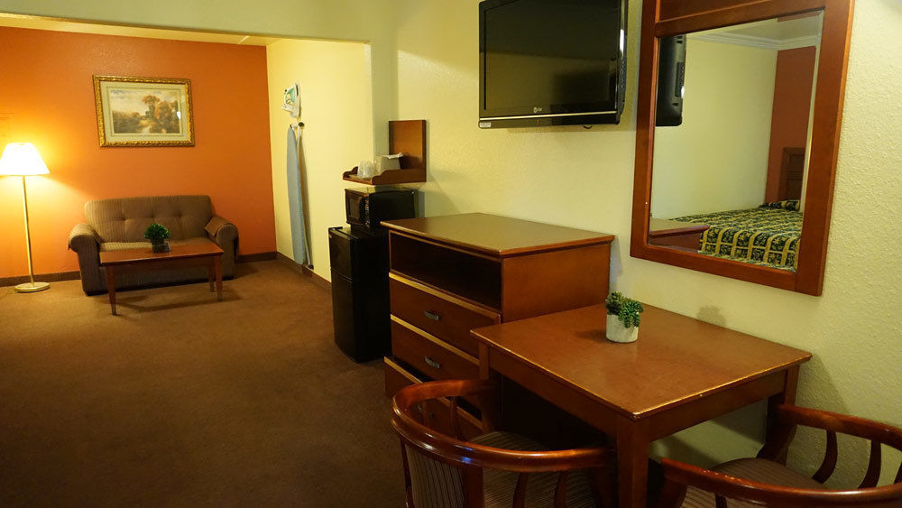 Regency Inn & Suites Downey Exterior photo