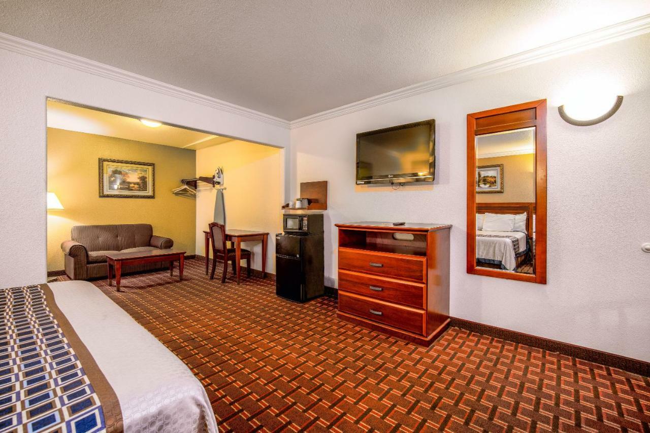 Regency Inn & Suites Downey Exterior photo