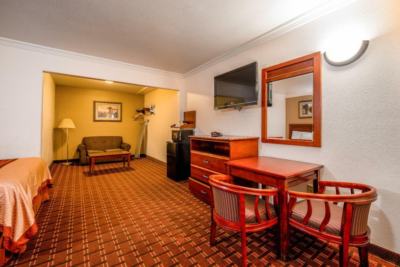 Regency Inn & Suites Downey Exterior photo