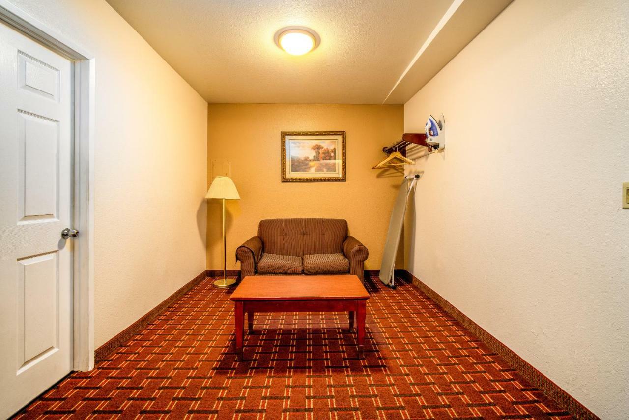 Regency Inn & Suites Downey Exterior photo